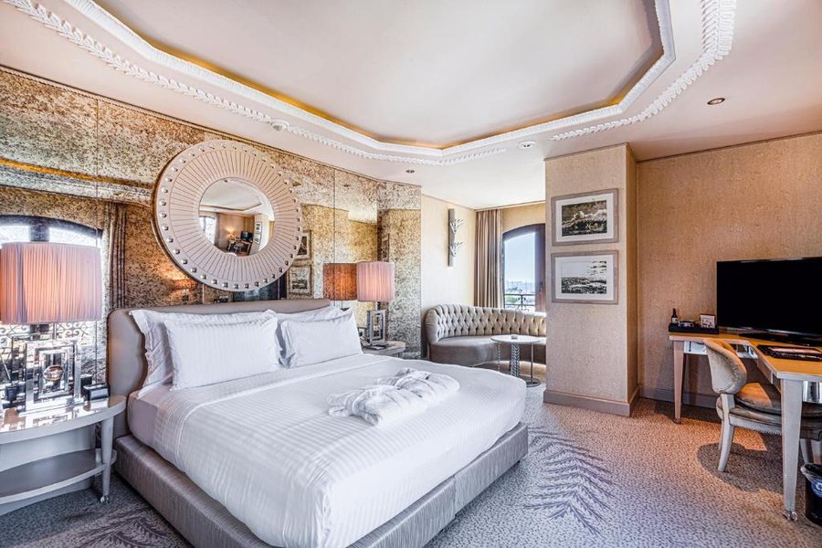 Wyndham Grand Istanbul Kalamis Marina Hotel Istanbul — Guest room