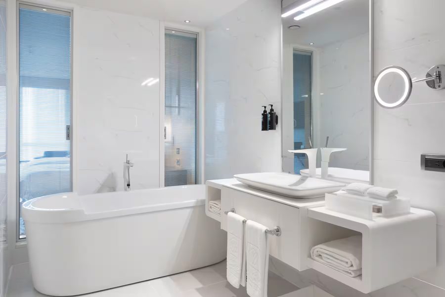 Wyndham Grand Istanbul Levent Hotel Conference Center Istanbul — Bathroom