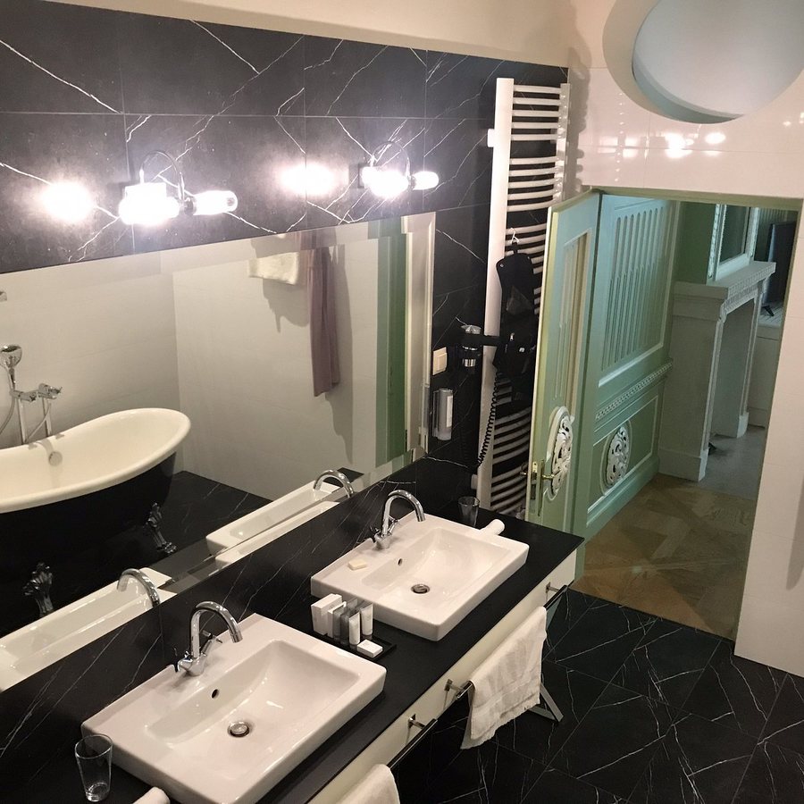 Wyndham Grand Krakow Old Town — Bathroom