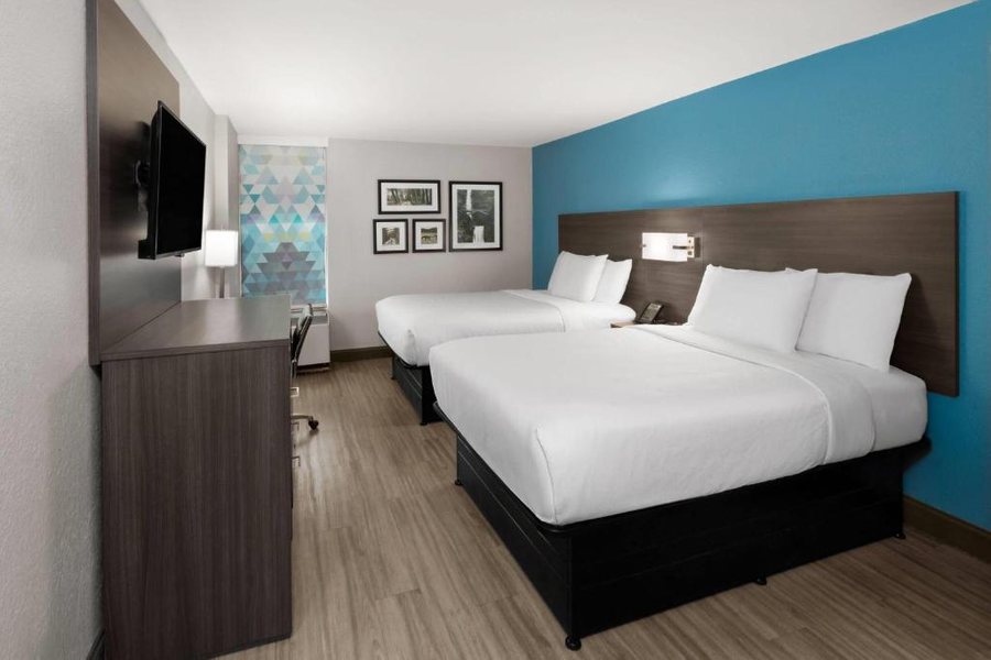 Wyndham Houston Sugarland — Guest room