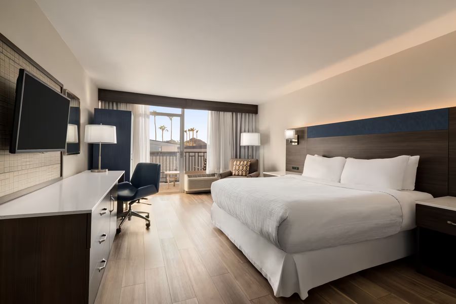 Wyndham Phoenix Airport Tempe — Guest room