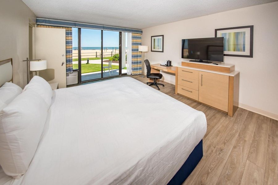 Wyndham Virginia Beach Oceanfront — Guest room