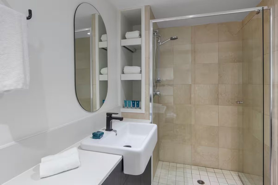 Wynyard Hotel — Bathroom