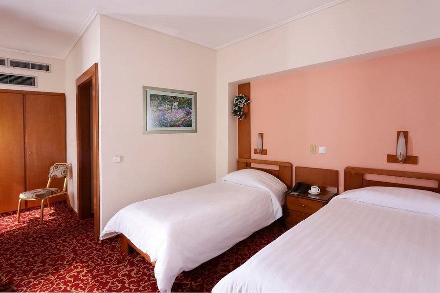 Xenophon Hotel — Guest room