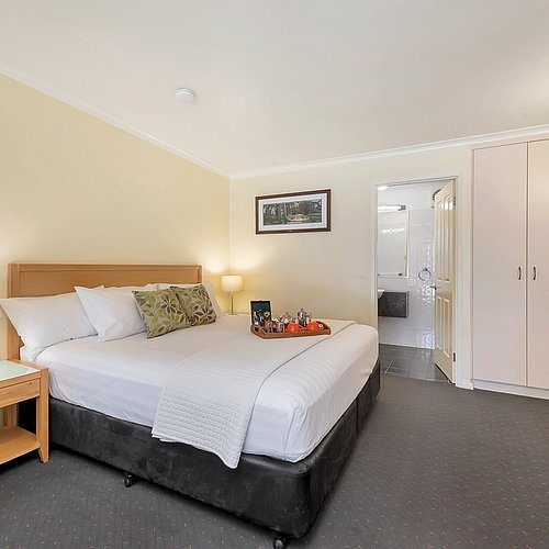 Yackandandah Hotel — Guest room