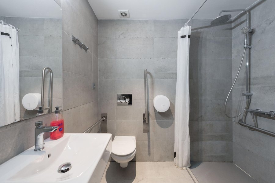 Yeah Barcelona Hostel Barcelona Catalonia — Bathroom