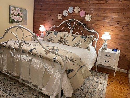 Yellow Daisy Bed and Breakfast — Guest room