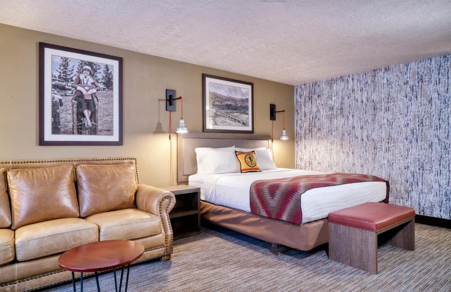 Yellowstone Lodge — Guest room