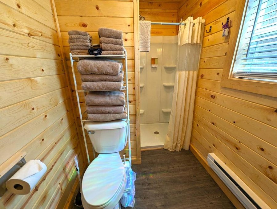 Yellowstone Riverside Cottages — Bathroom