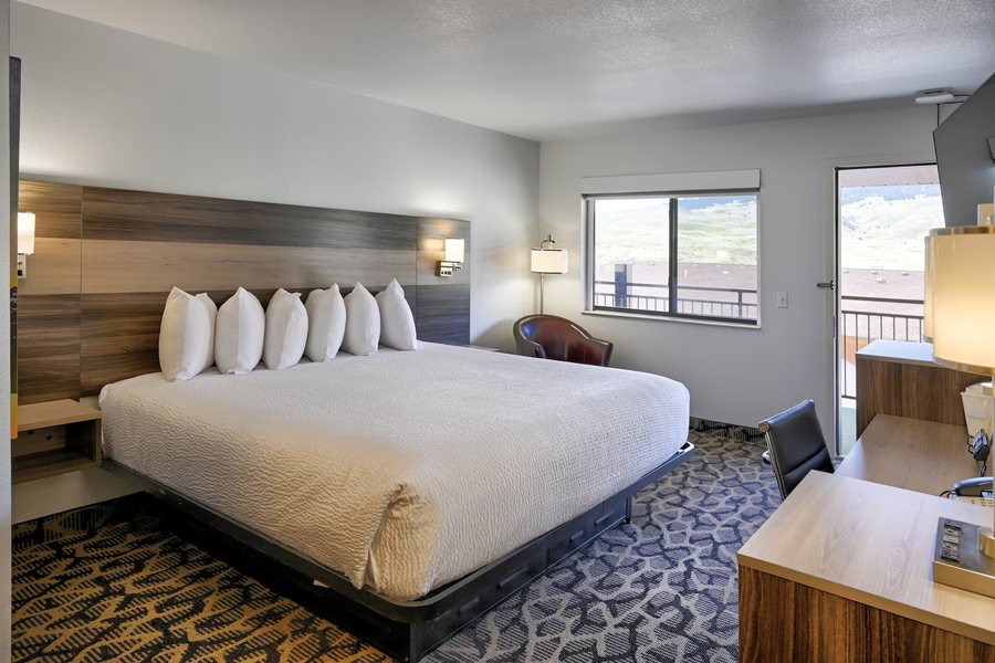 Yellowstone Riverside Cottages — Guest room