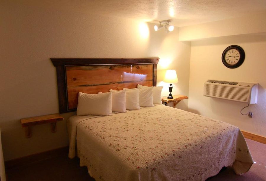 Yellowstone Village Inn — Guest room