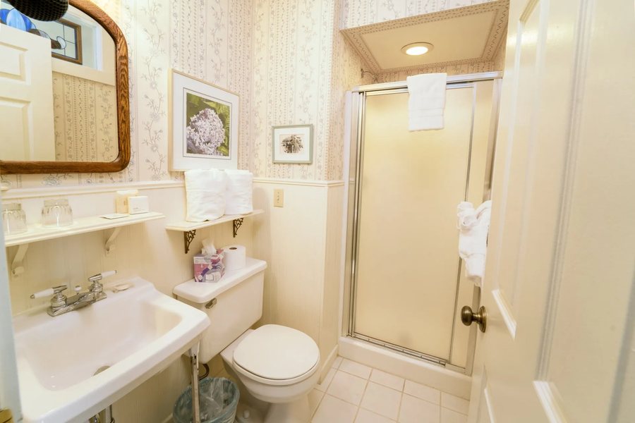 Yelton Manor Boutique Hotel B B — Bathroom