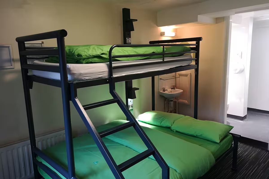 YHA London Earl s Court London England — Guest room