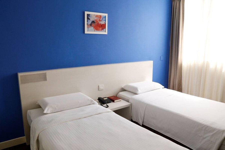 YMCA One Orchard — Guest room