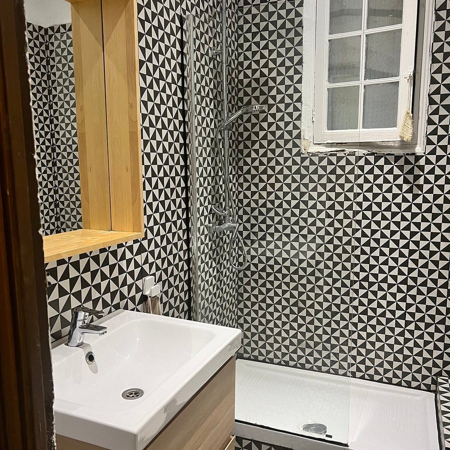 Yoga Weeks Barcelona Catalonia — Bathroom