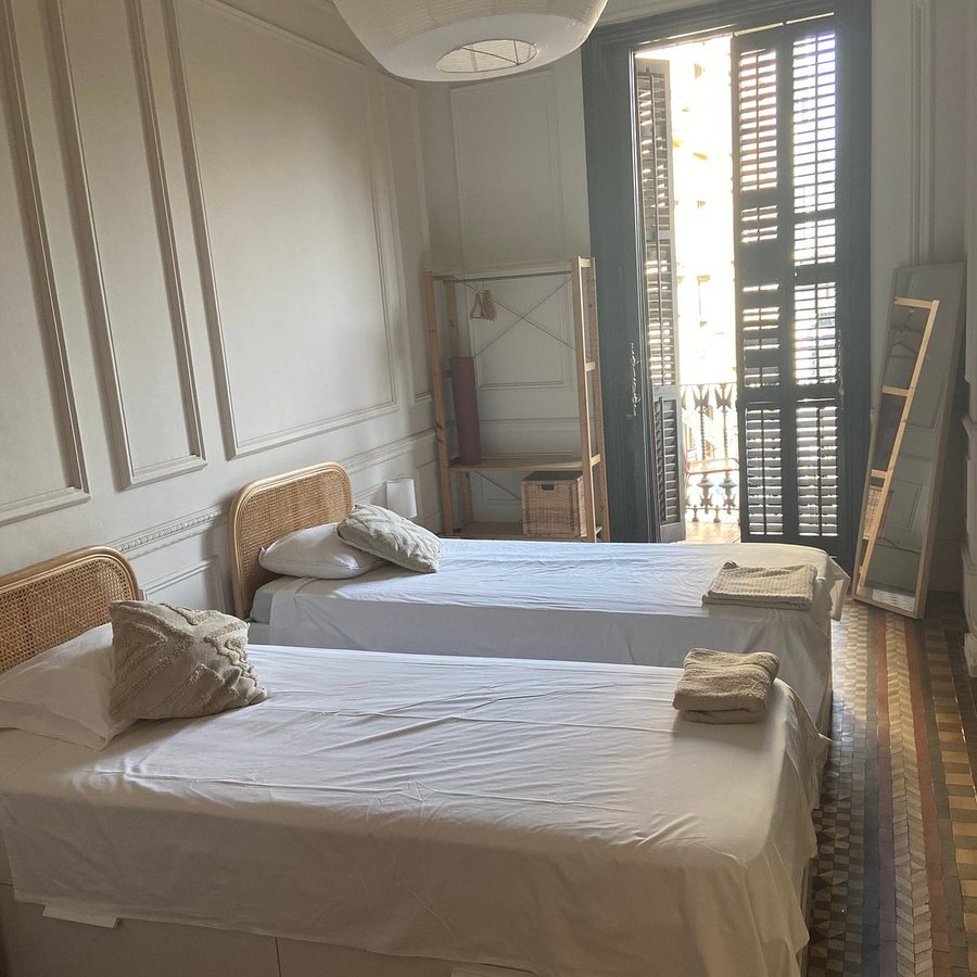 Yoga Weeks Barcelona Catalonia — Guest room
