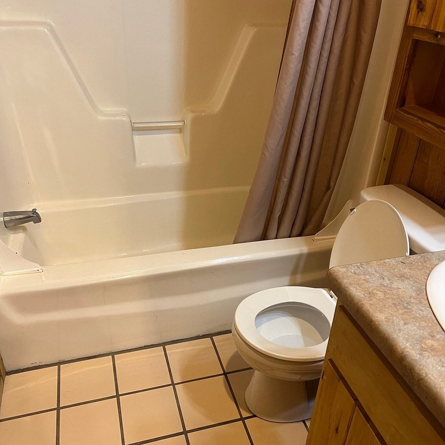 Yogi Bear s Jelly Stone Park Resort — Bathroom