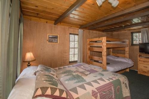 Yogi Bear s Jellystone Park Of Estes — Guest room