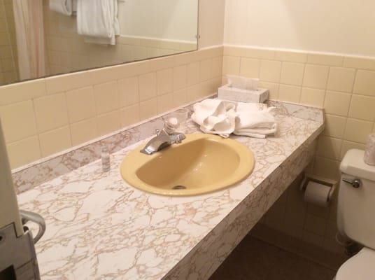 Yogo Inn — Bathroom