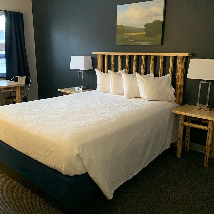 Yogo Inn — Guest room