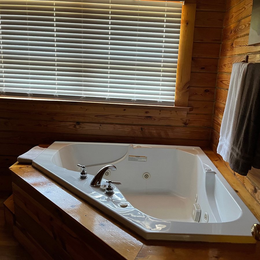 Yokum s Vacationland — Bathroom