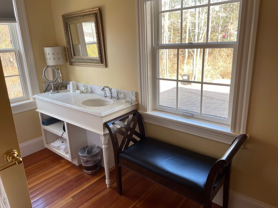 York Harbor Inn — Bathroom