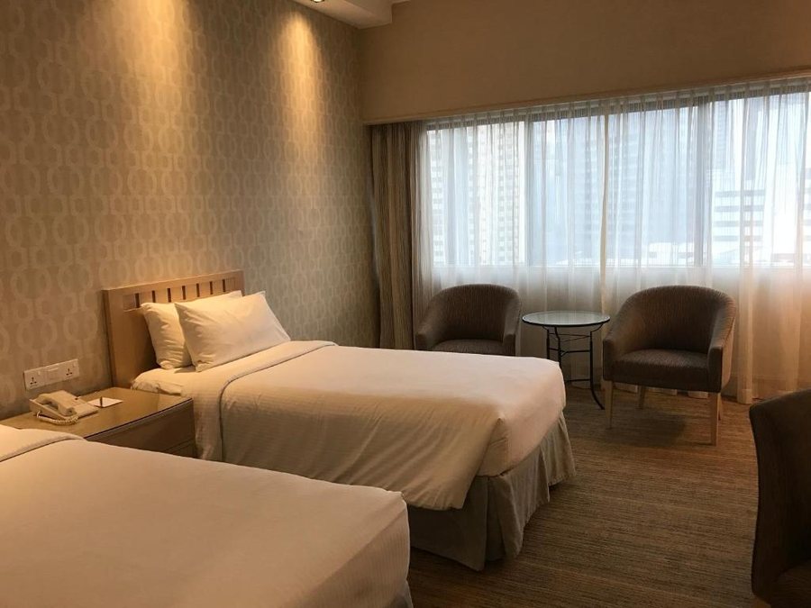 York Hotel Singapore — Guest room