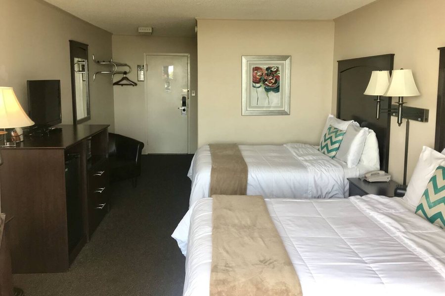 Yorktown Beach Hotel — Guest room