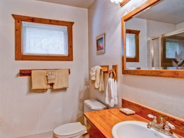 Yosemite Scenic Wonders — Bathroom