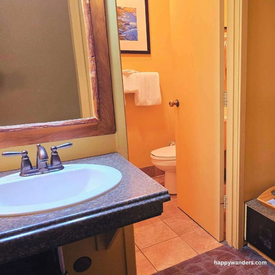 Yosemite Valley Lodge Yosemite National Park California — Bathroom