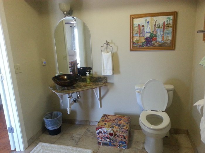 Yosemite West High Sierra Bed and Breakfast — Bathroom