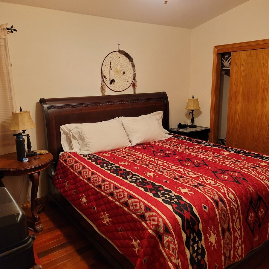 Yosemite West High Sierra Bed and Breakfast — Guest room
