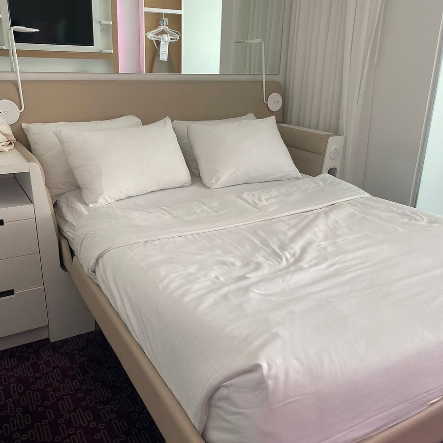 YOTEL San Francisco — Guest room
