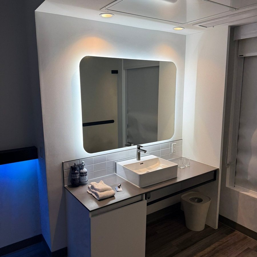 YOTELPAD Miami — Bathroom