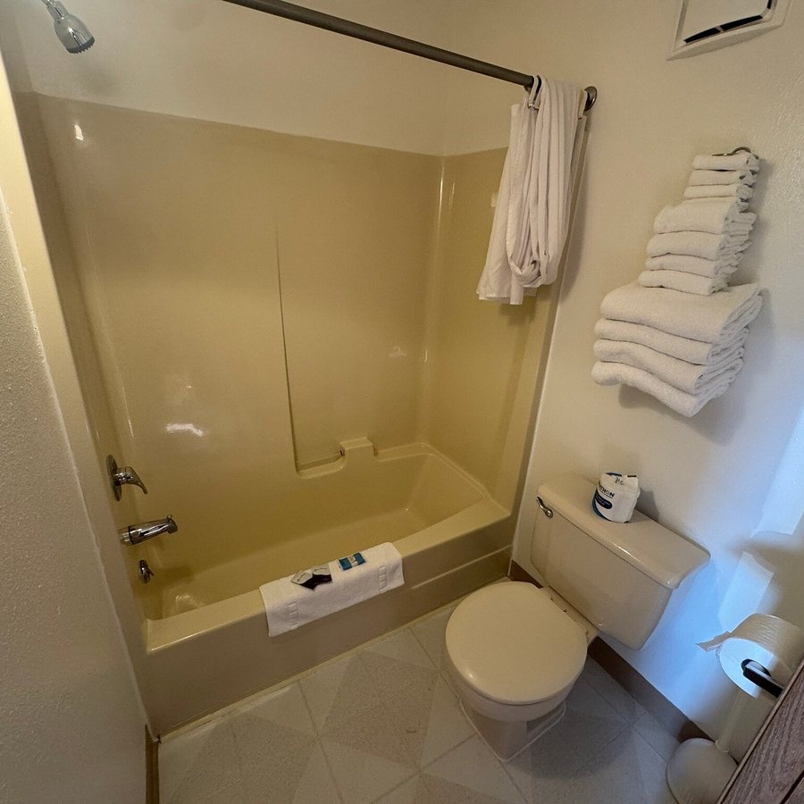 Young s Motel — Bathroom