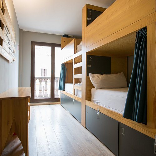 Youth Hostel Pere Tarres Barcelona Catalonia — Guest room