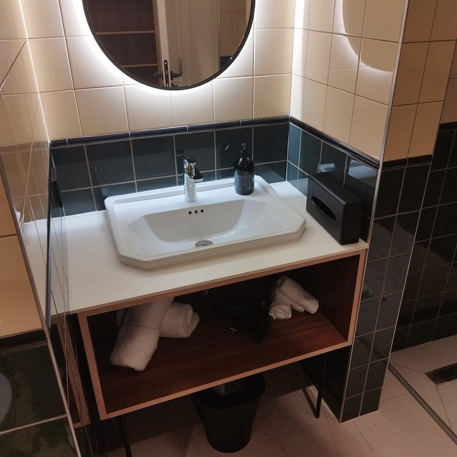 Yuna Montmartre — Bathroom
