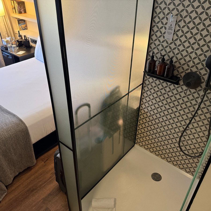 Yurbban Ramblas Boutique Hotel Barcelona Catalonia — Bathroom