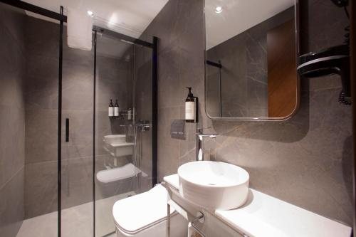 Yusufpasa Konagi Special Class Istanbul — Bathroom