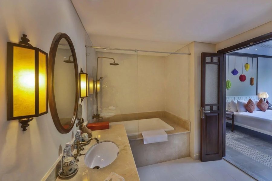 Yzistel Hoi An — Bathroom