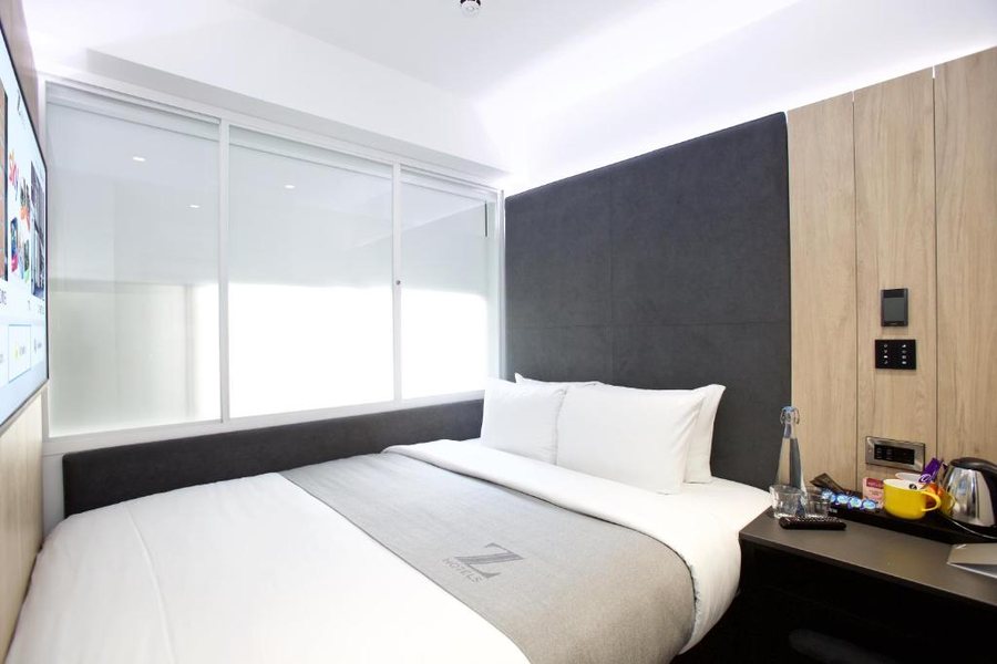 Z Hotel Tottenham Court Road — Guest room