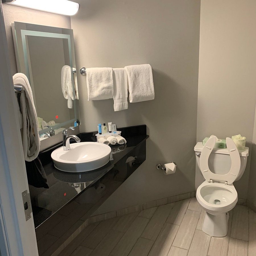 Z Loft Extended Stay Hotel — Bathroom