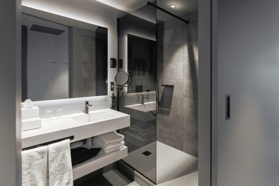 Zagreb Hotel Istanbul — Bathroom