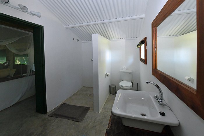 Zambezi Mubala Lodge — Bathroom