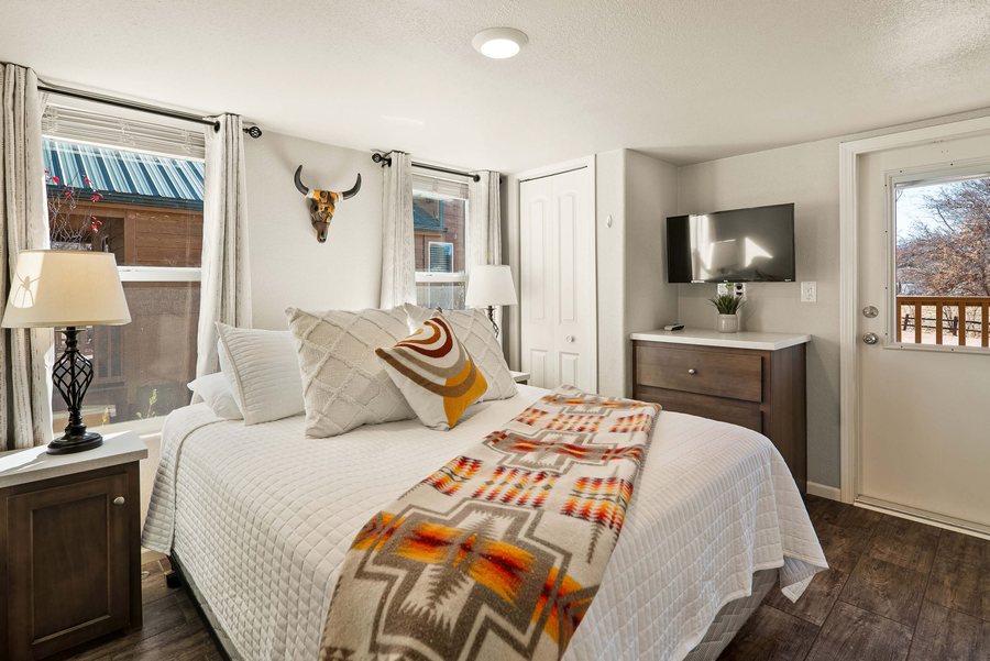 Zane Grey RV Village — Guest room