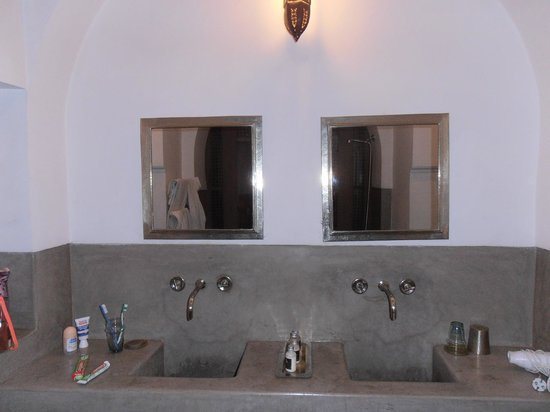 Zaouia 44 — Bathroom