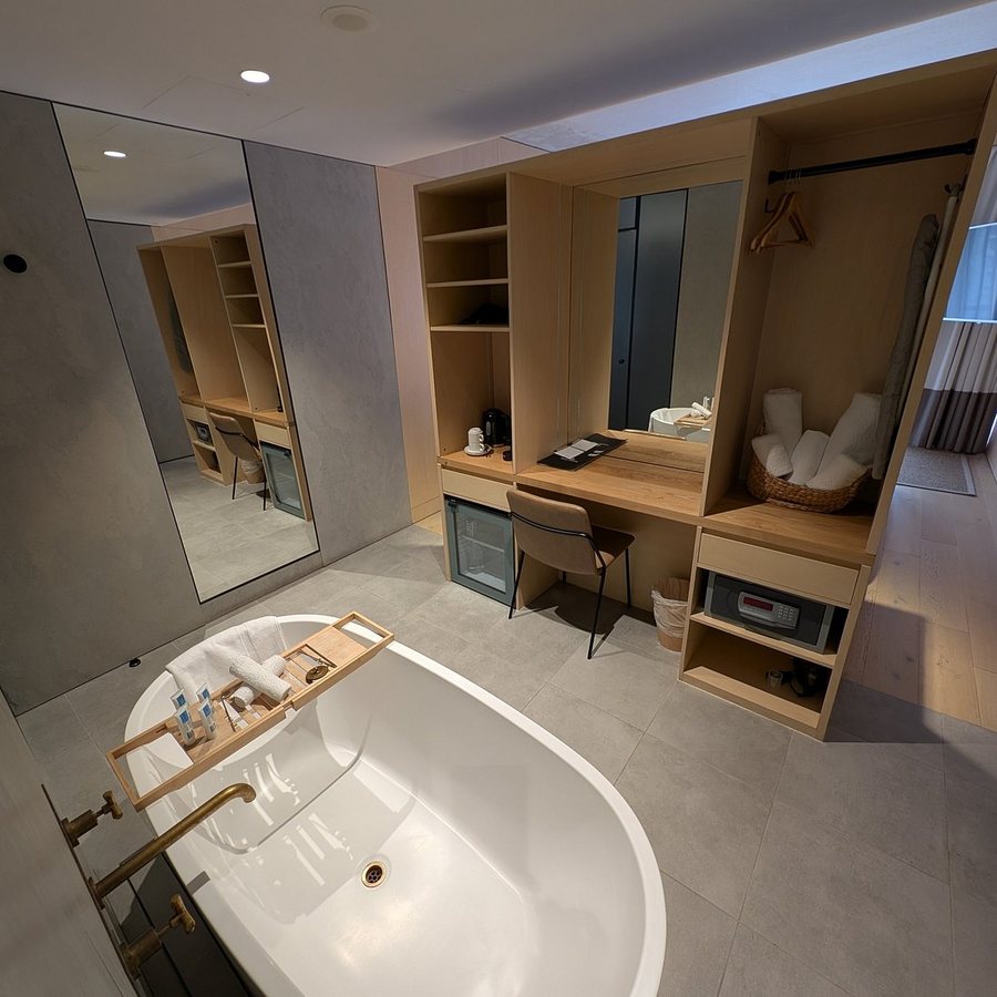 Zara Tower Hotel — Bathroom