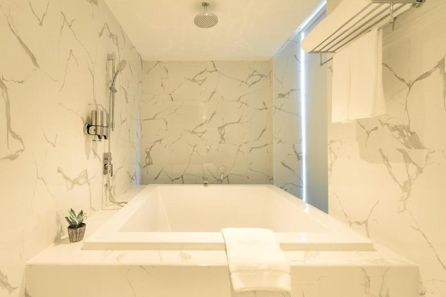 ZAZZ Urban Bangkok — Bathroom