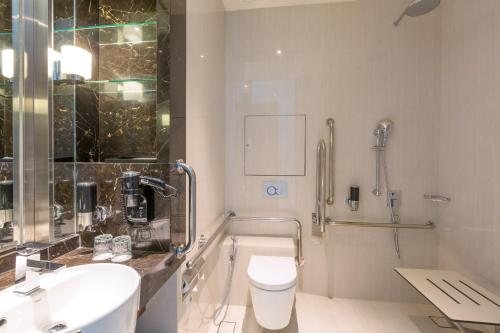 ZEN Hostel Clarke Quay — Bathroom