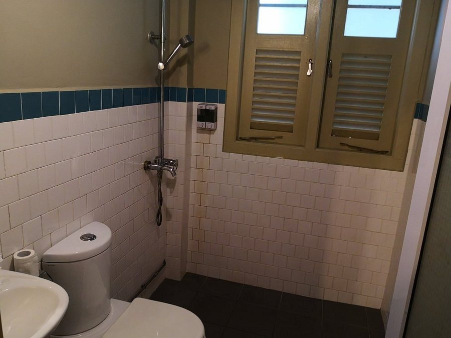 ZEN Rooms Farrer Park — Bathroom
